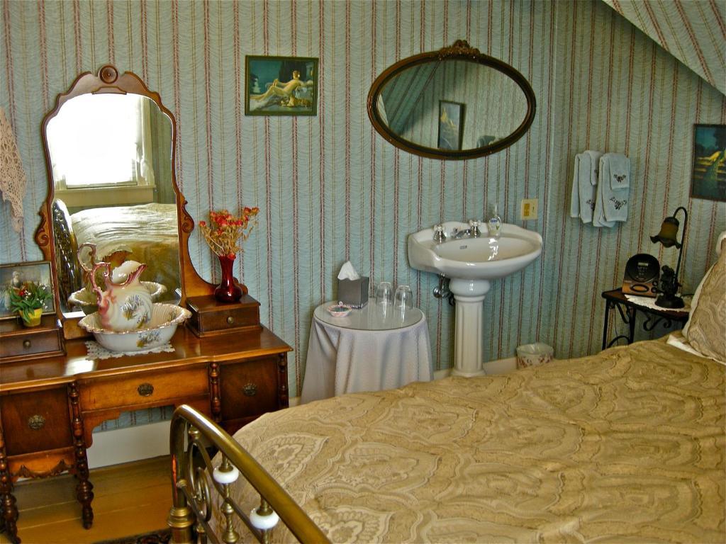 The Old Tower House Bed & Breakfast North Bend Bilik gambar